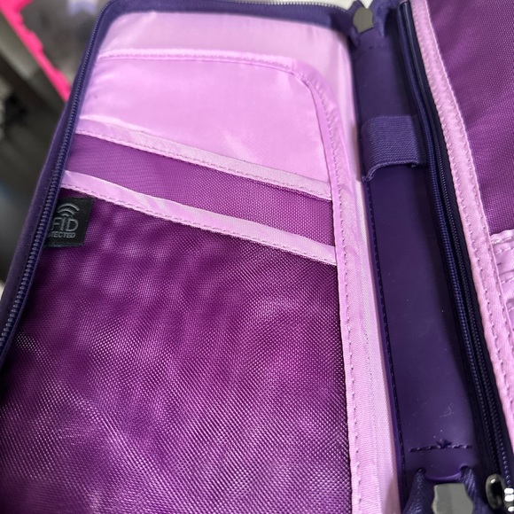 Lug - Tango Travel Wallet - Picture 3 of 6